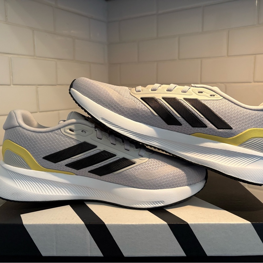 Adidas Runfalcon 5 Running Shoes Women's 7.5 Gray Black White Athletic Sneakers